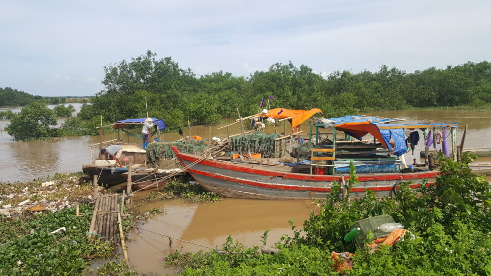 Overwinteren in Vietnam boot op de rivier